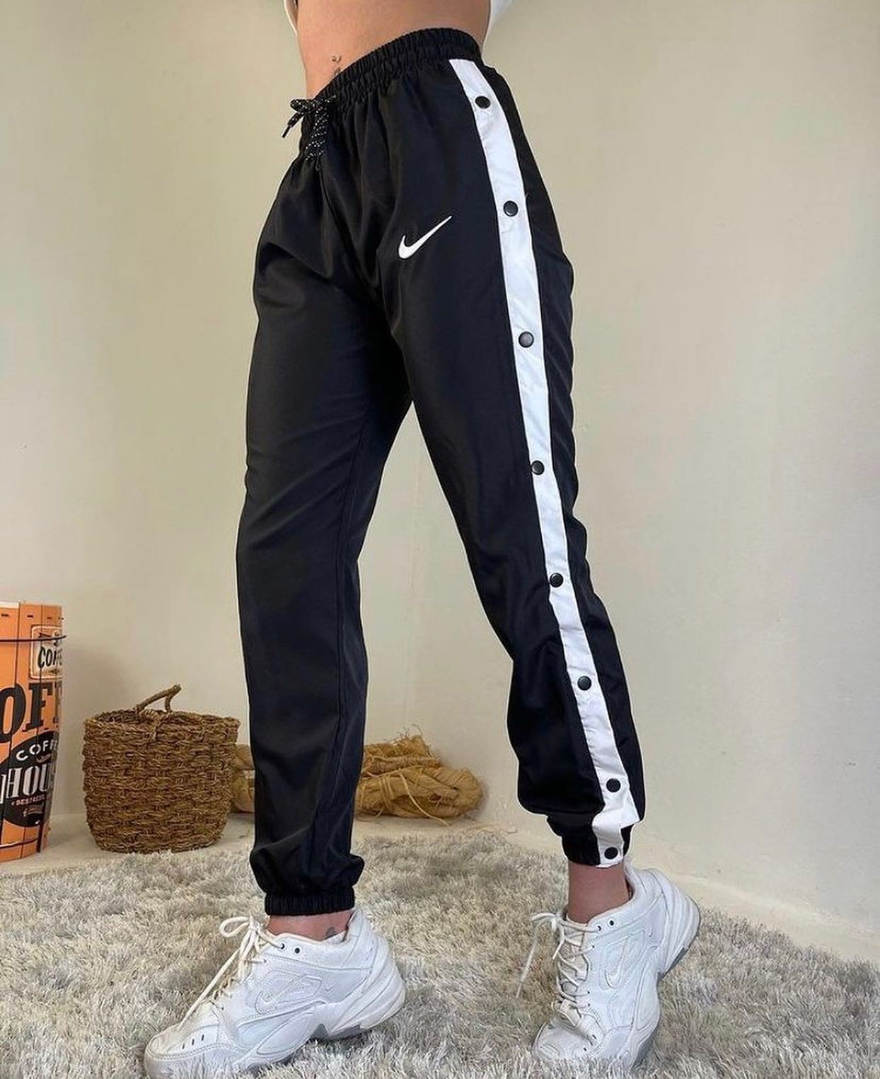 Pantaloni Cu Capse + 2 Perechi Nike Sosete Cadou