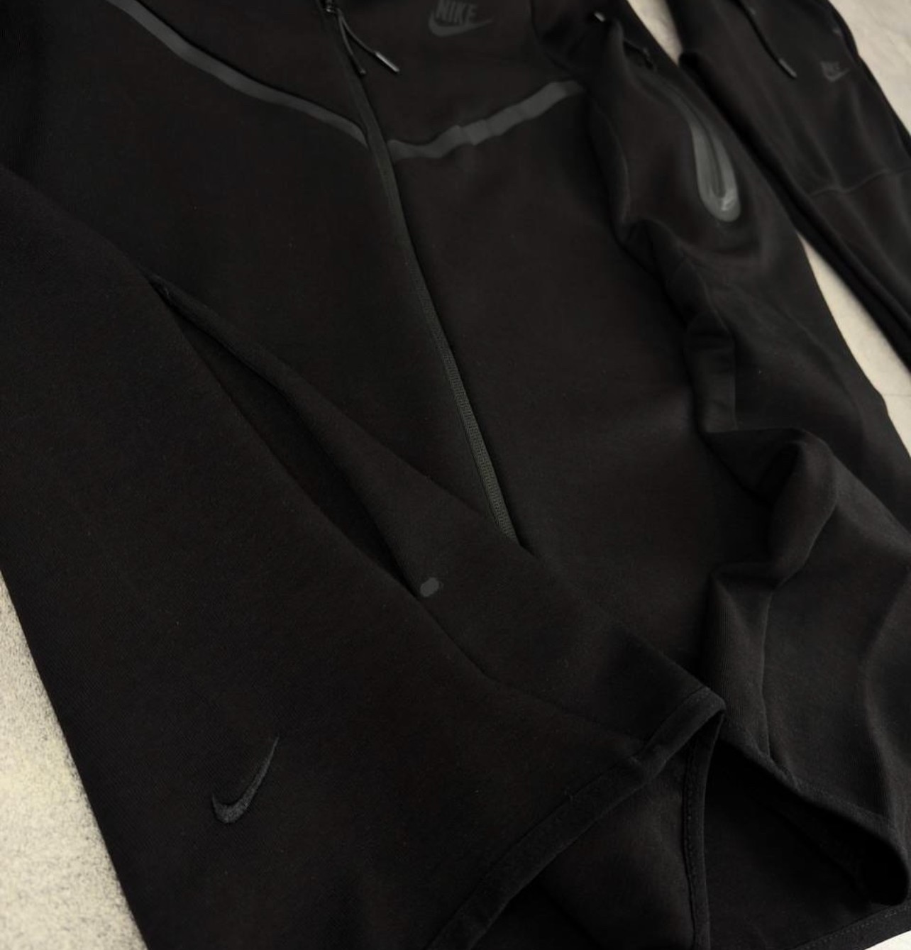 NK Tech Fleece Gri (Cumpără 2 produse și primești 25% reducere la al doilea)