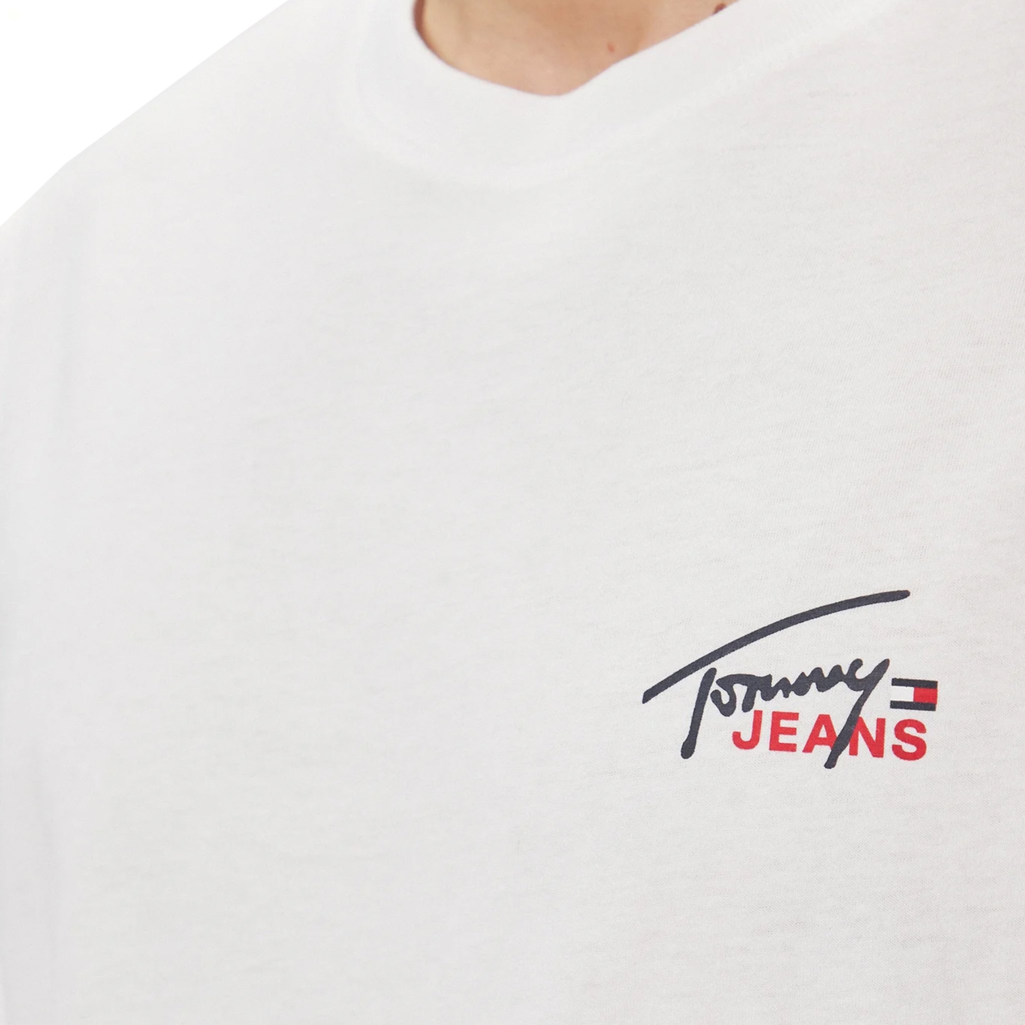 Tommy Jeans T-Shirt mit Logo auf Brusthöhe