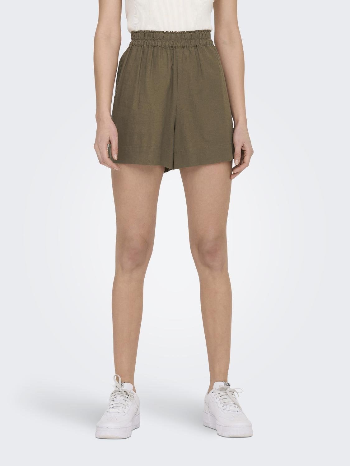 High Waist Short olivengrün