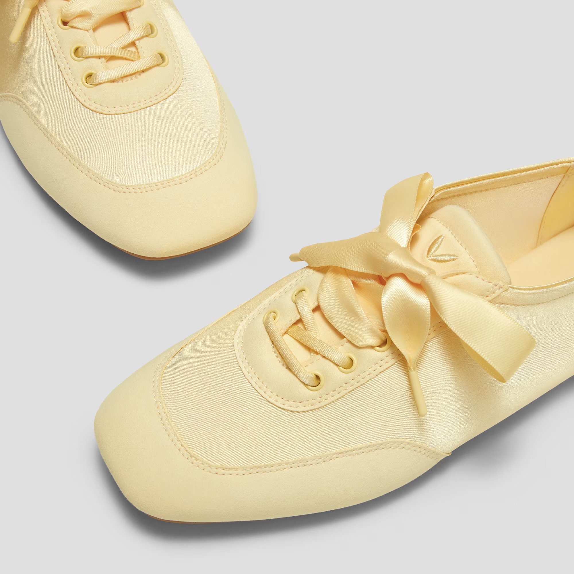 Cristina Saten Sneaker