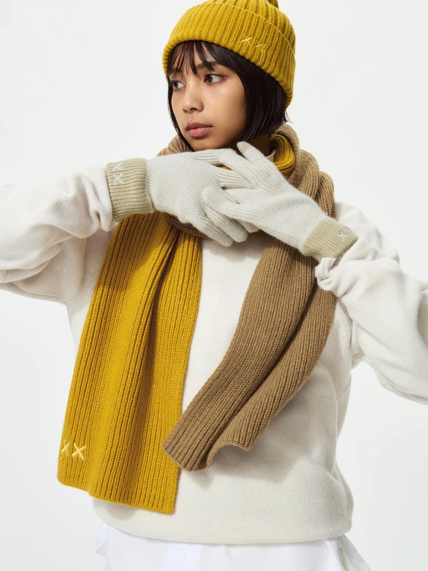 Kaws x Uniqlo Heattech Eldiven