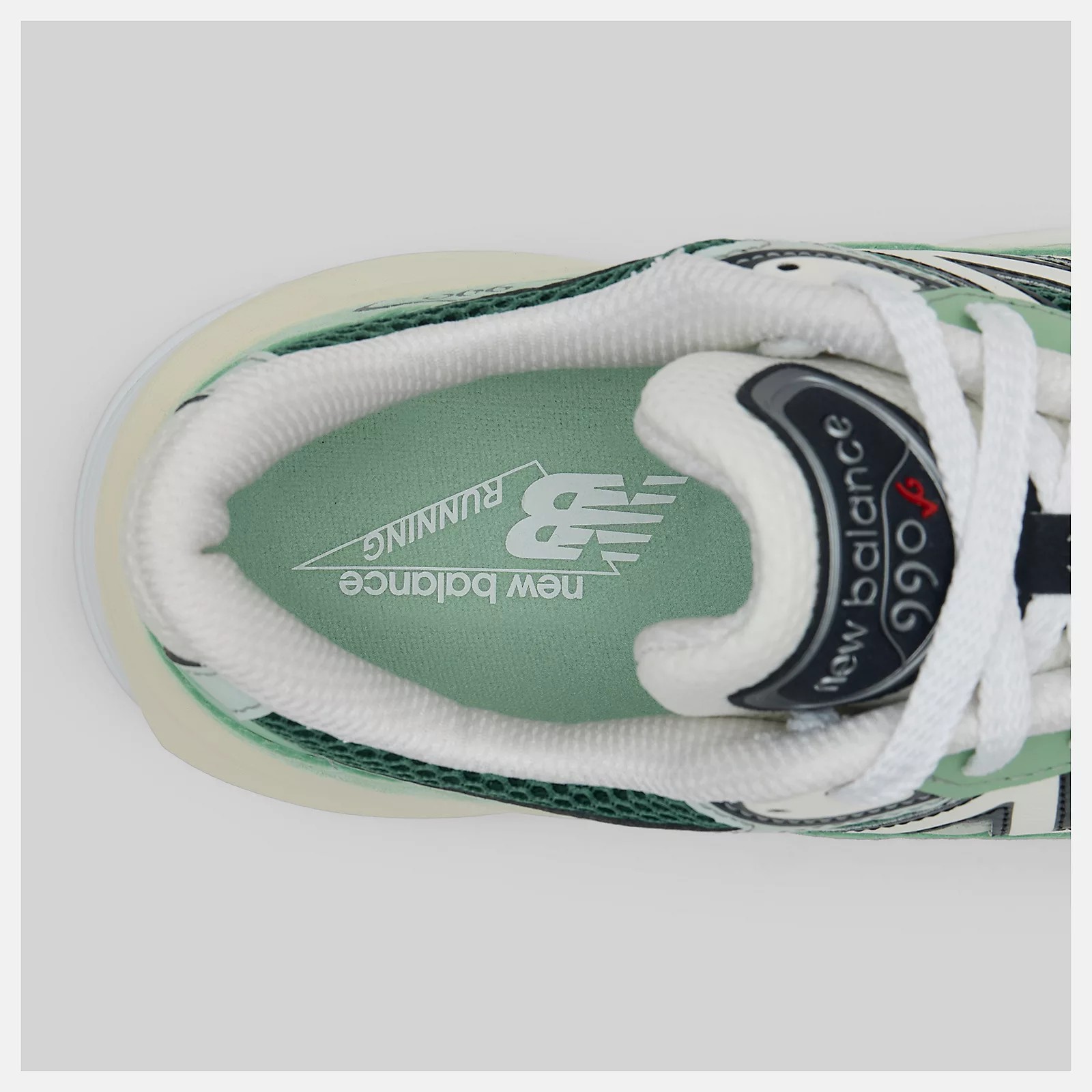 990v6 Sneaker