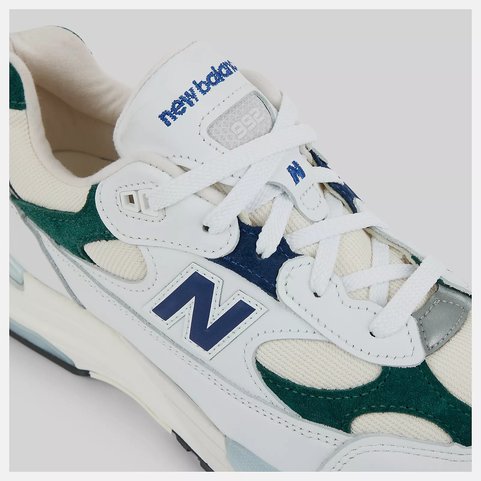 992 Sneaker