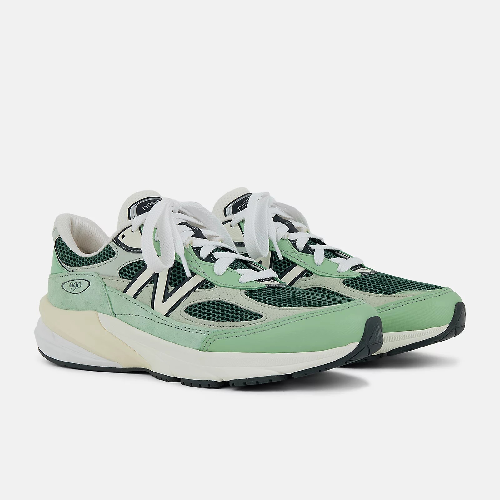 990v6 Sneaker