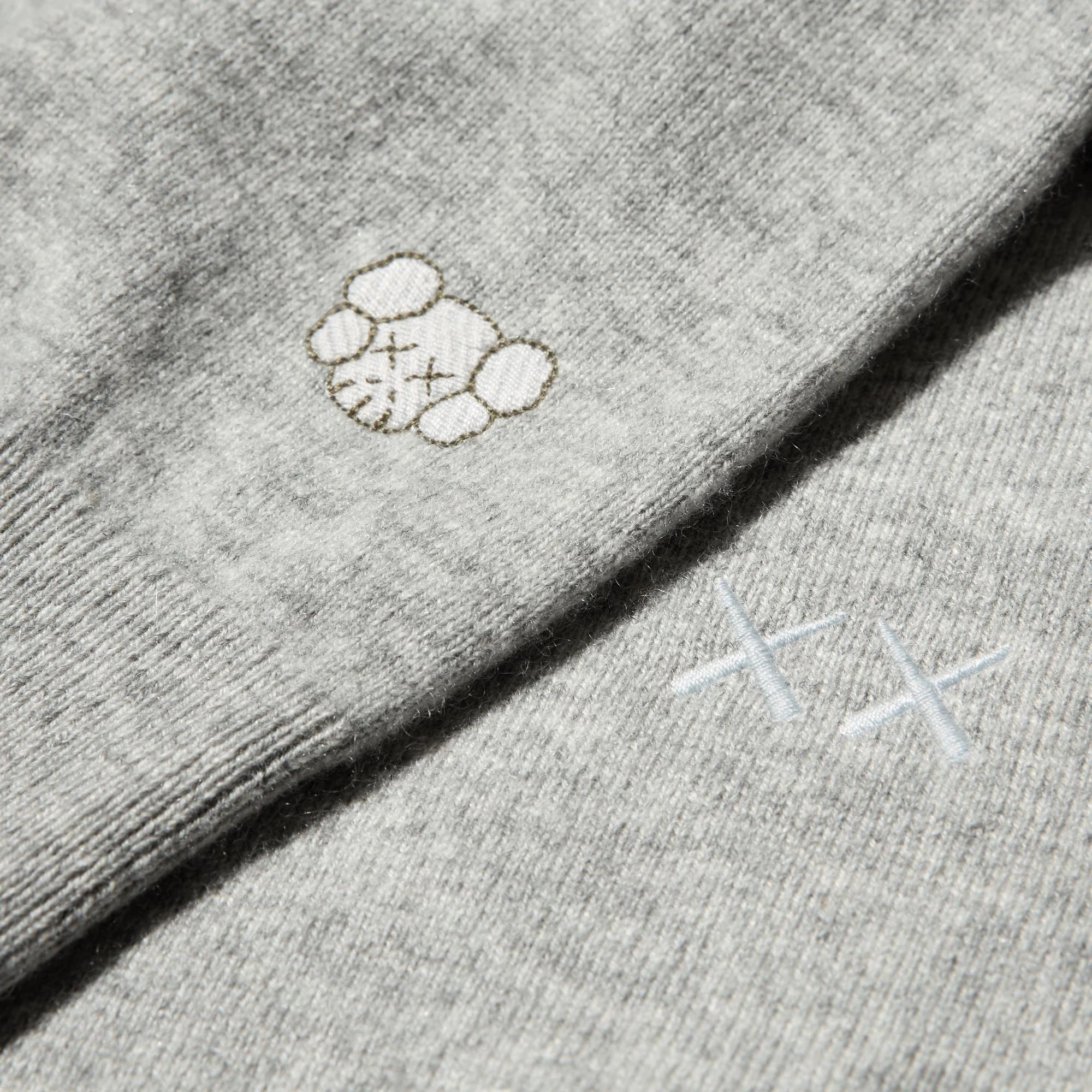 Kaws x Uniqlo Kaşmir Kazak