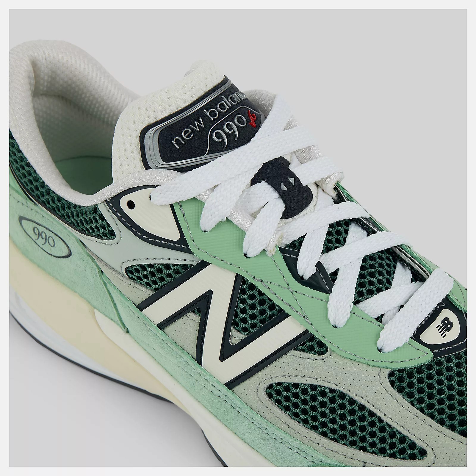 990v6 Sneaker
