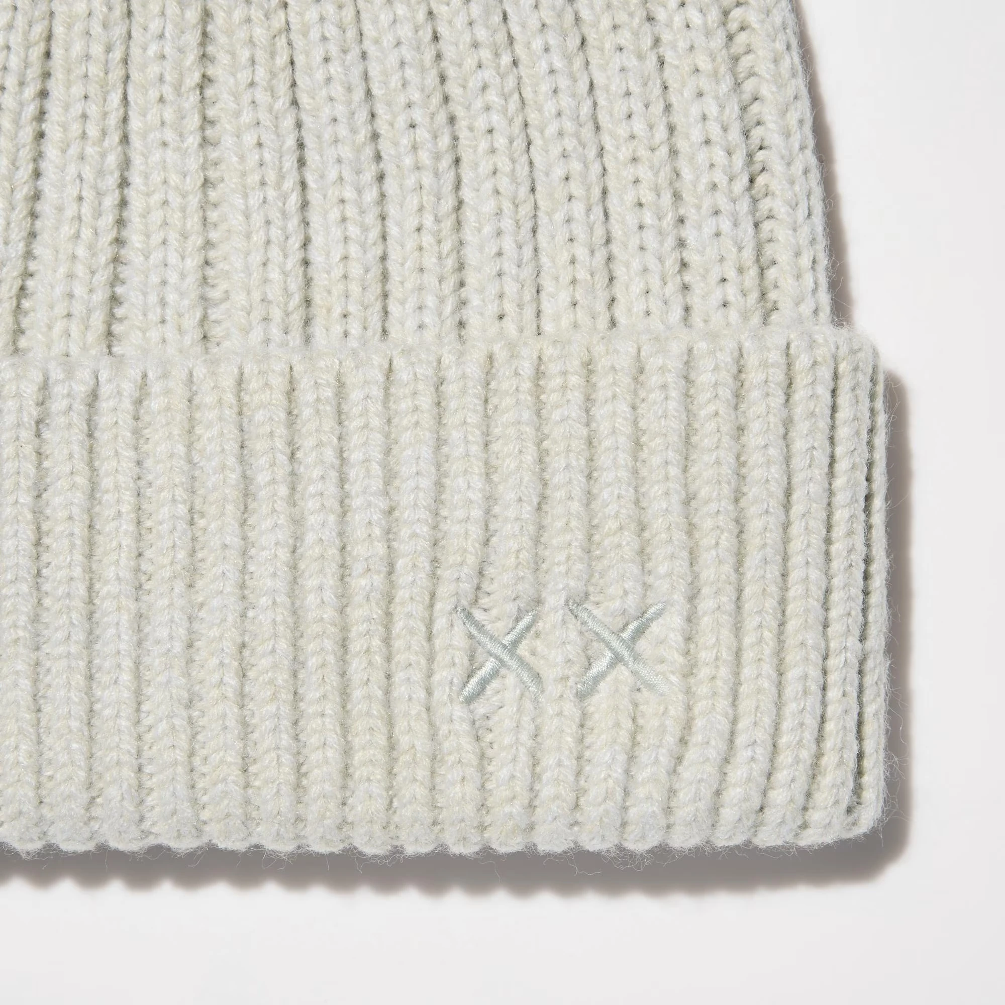 Kaws x Uniqlo Heattech Bere