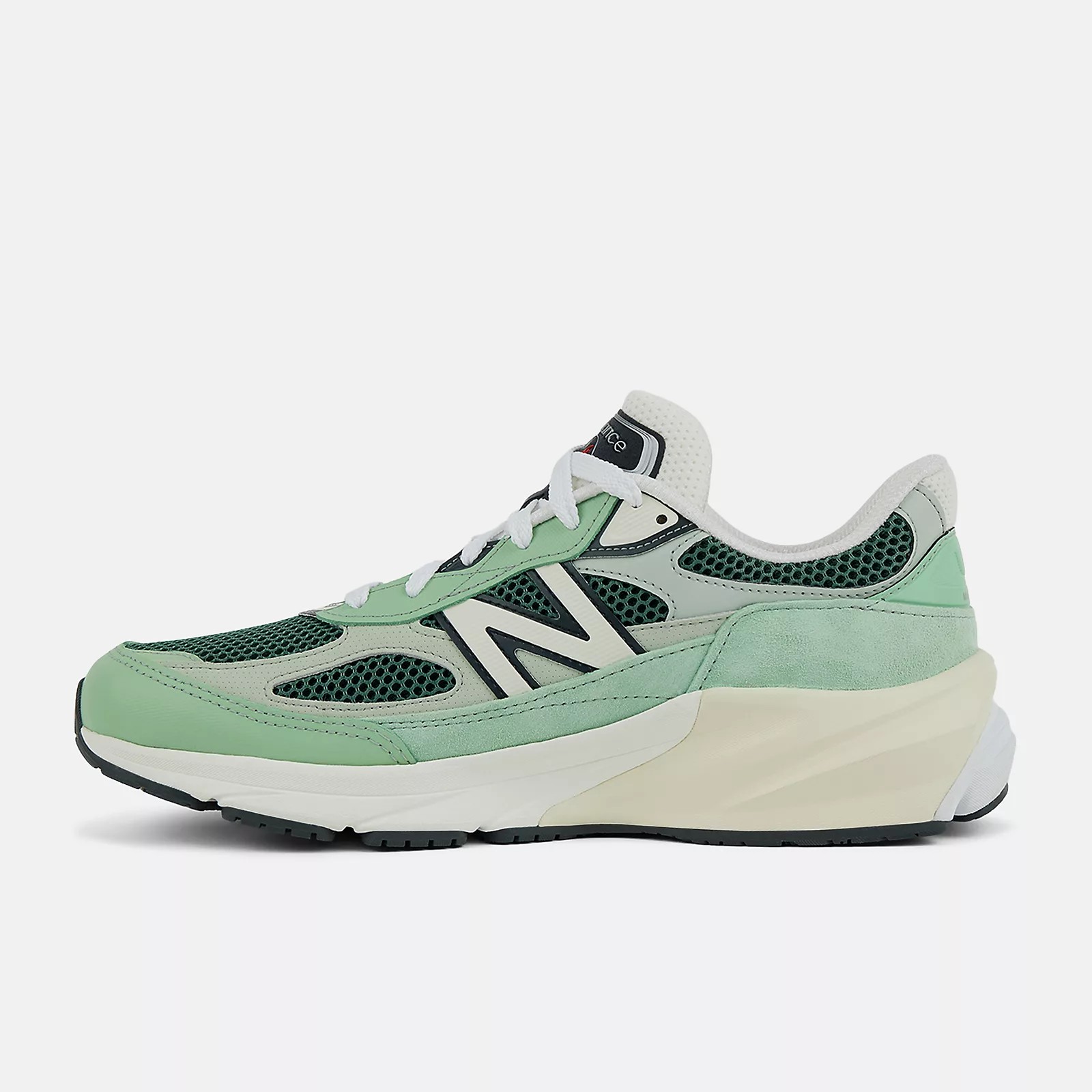 990v6 Sneaker