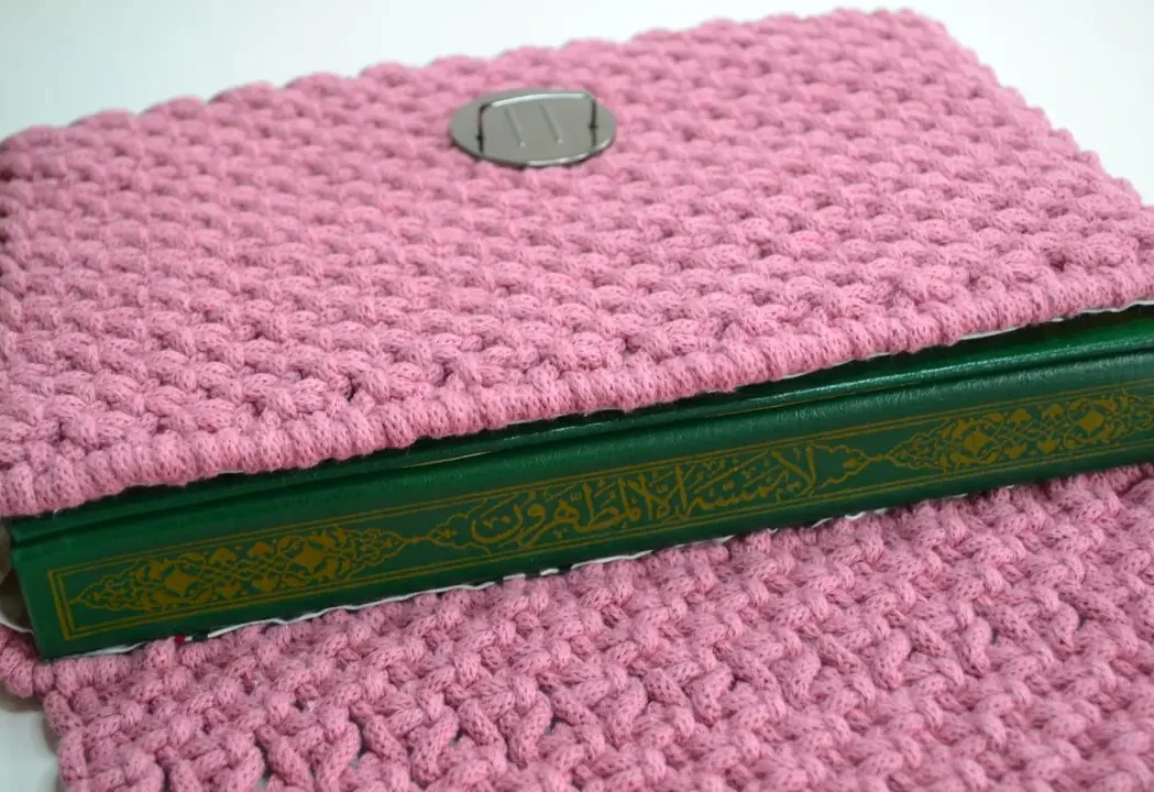 Koran/Buch Cover "Ikra"